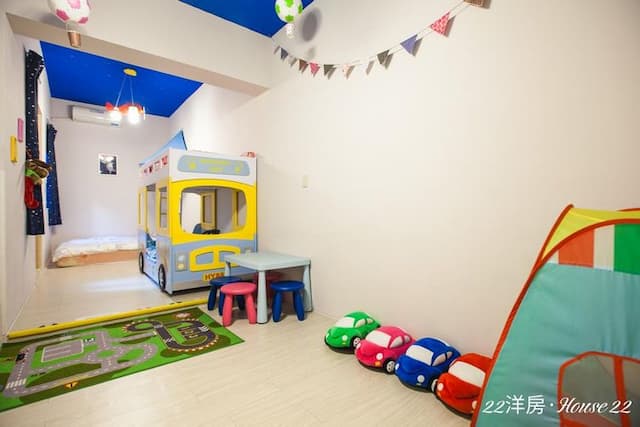 House 22-101 Starbucks parent-child room-3