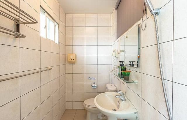 Li Su Golden Diamond-202 Green Forest Quadruple Elegant Room (with external private bathroom)-4