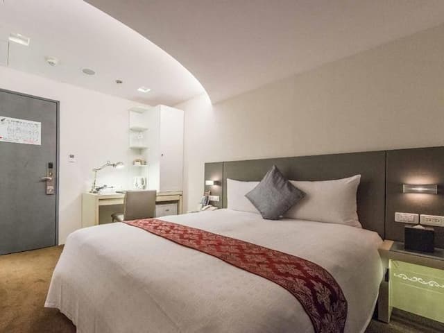 Forward Hotel Taipei Nangang-Standard Room (windowless)(without breakfast)-1