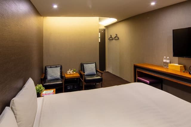 谷墨商旅-豪華雙人房-2