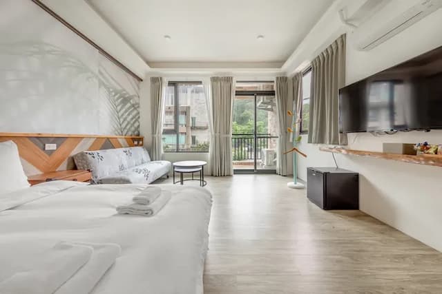 Fish Pointy B&B-Standard Double Room with Blacony-1