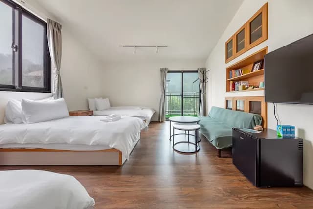 Fish Pointy B&B-Triple Room with Balcony-1