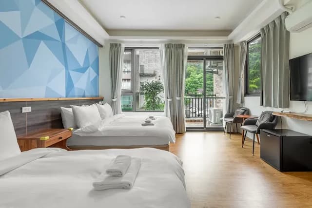 Fish Pointy B&B-Quad Room with Balcony-5