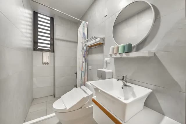 Fish Pointy B&B-Quad Room with Balcony-8