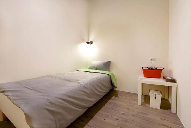 Ease Single Inn-Male Single Room with Shared Shower and Toilet-2