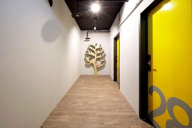 Ease Single Inn-Male Single Room with Shared Shower and Toilet-9