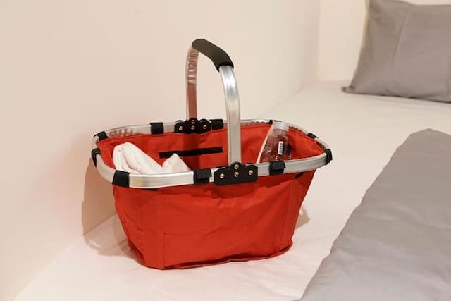 Ease Single Inn-Male Single Room with Shared Shower and Toilet-5