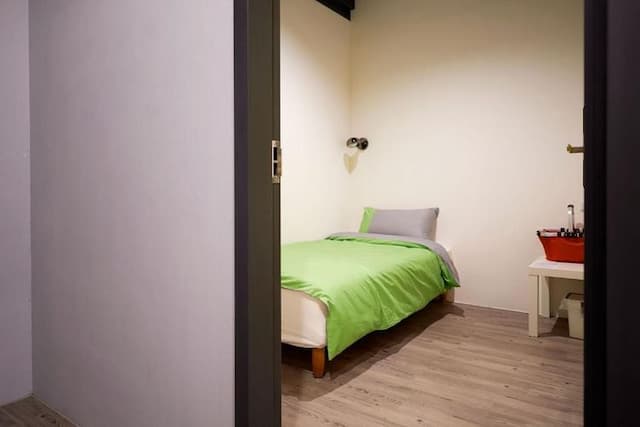 Ease Single Inn-Female Single Room with Shared Shower and Toilet-1