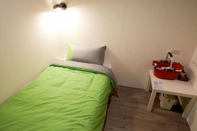 Ease Single Inn-Female Single Room with Shared Shower and Toilet-3