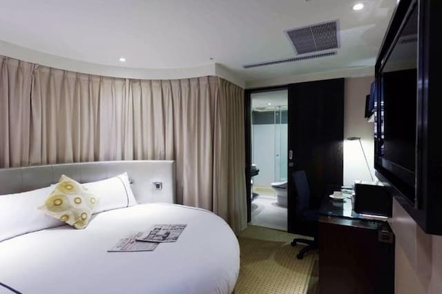 K Hotel Dunnan-Double Room with Round Bed-4