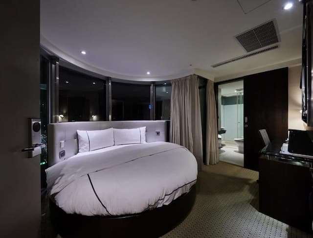 K Hotel Dunnan-Double Room with Round Bed-2