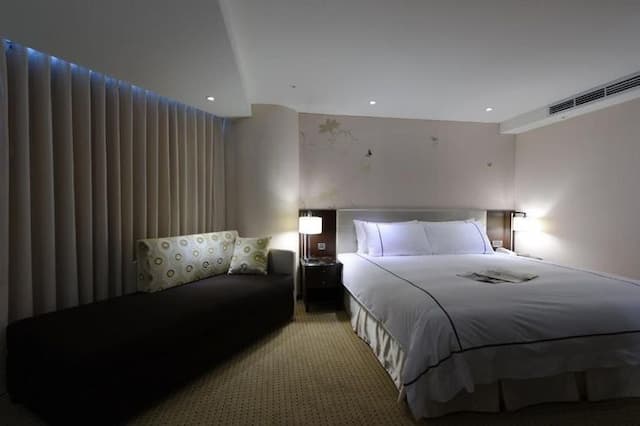 K Hotel Dunnan-K Deluxe Double Room with Sofa Bed-4