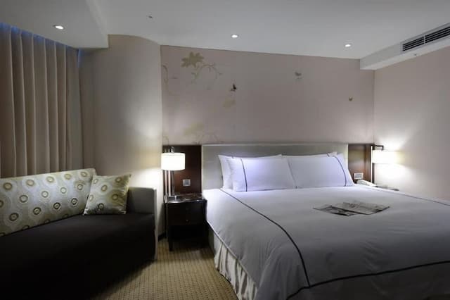 K Hotel Dunnan-K Deluxe Double Room with Sofa Bed-5