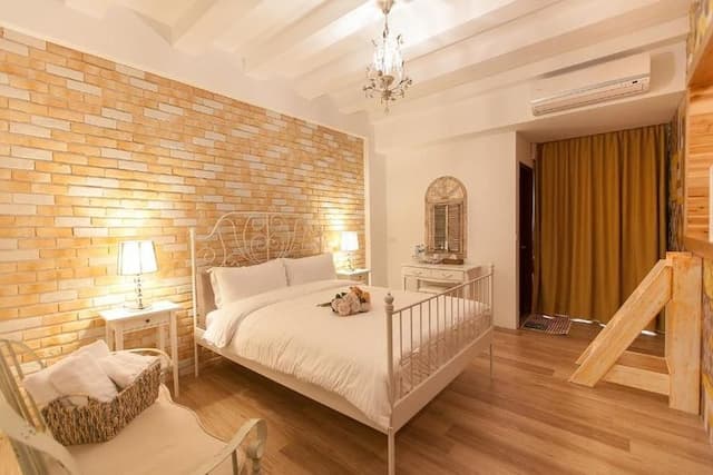 The M.A.C.E. B&B-Deluxe Triple Room with Balcony-1