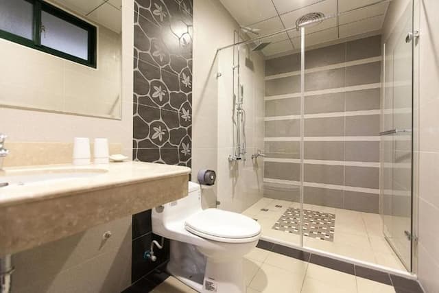 The M.A.C.E. B&B-Deluxe Quadruple Room with Balcony-7