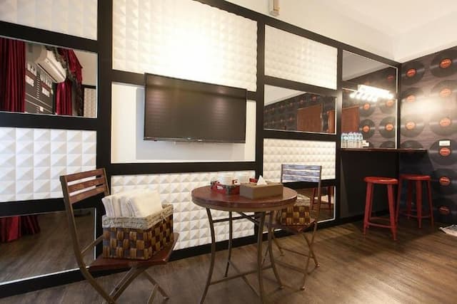 The M.A.C.E. B&B-Deluxe Quadruple Room with Balcony-6