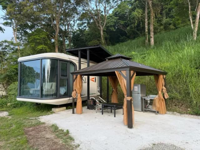 尖石森夜藏星免搭帳露營區｜全新上架！景觀露營車、獨立衛浴、雲海星空秘境-太空艙 E-4