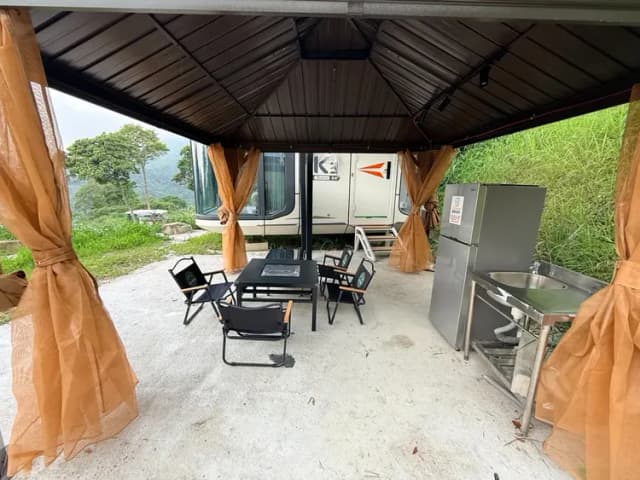 尖石森夜藏星免搭帳露營區｜全新上架！景觀露營車、獨立衛浴、雲海星空秘境-太空艙 E-5