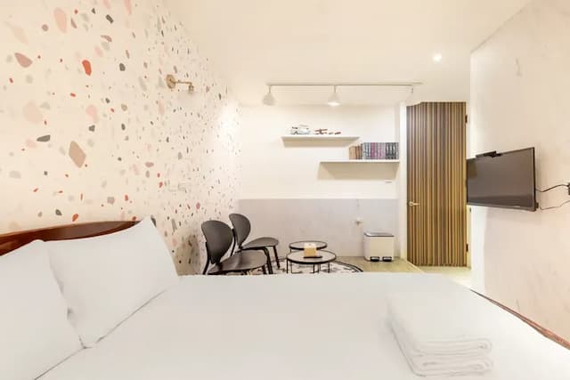 Lane 32-Standard Double Room-101-7