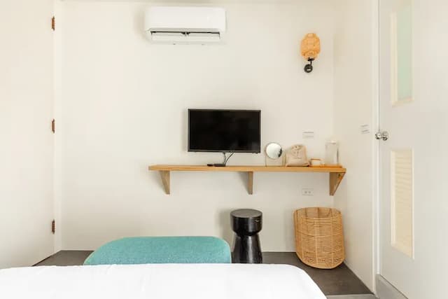 Lane 32-Classic Double Room with Balcony-202-8