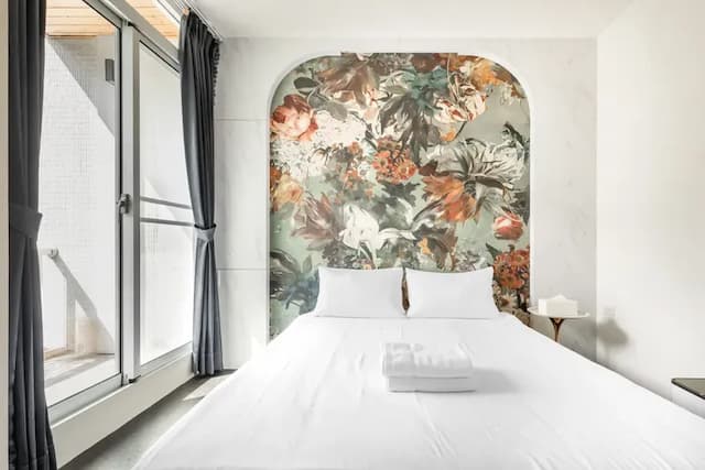 Lane 32-Classic Double Room with Balcony-202-3