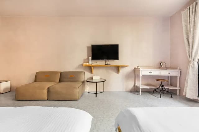 Lane 32-Standard Twin Room-201-7