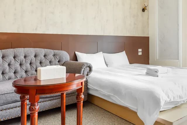 Lane 32-Superior Double Room with Balcony-302-8