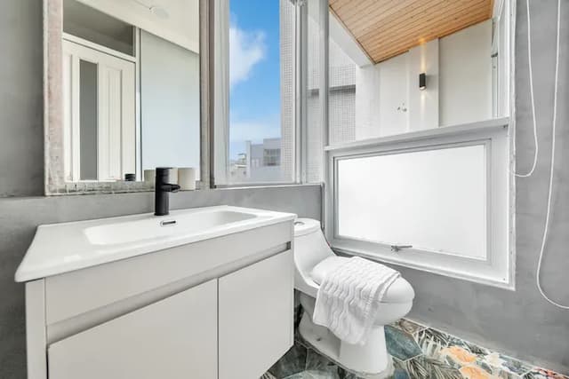 Lane 32-Superior Double Room with Balcony-302-12