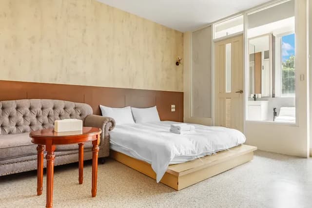 Lane 32-Superior Double Room with Balcony-302-3