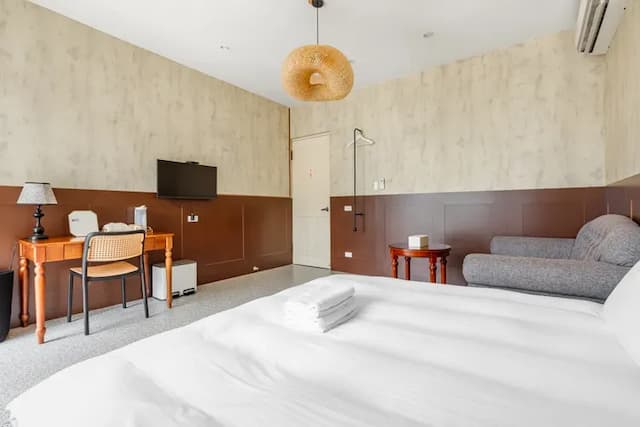 Lane 32-Superior Double Room with Balcony-302-5