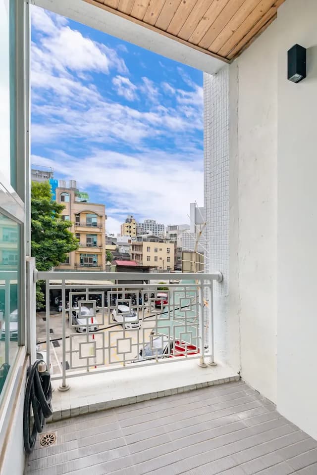 Lane 32-Superior Double Room with Balcony-302-14