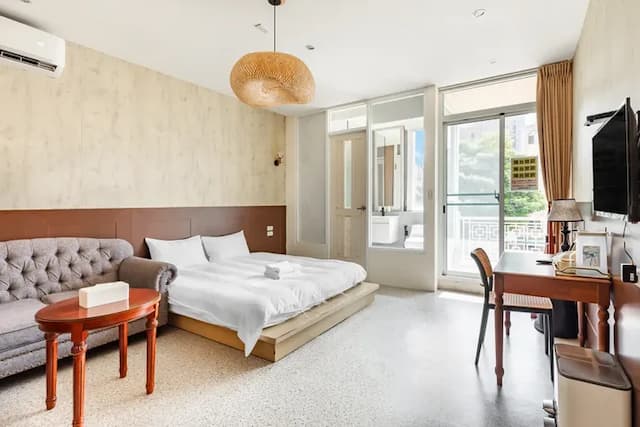 Lane 32-Superior Double Room with Balcony-302-1