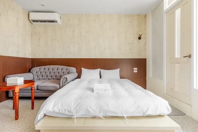 Lane 32-Superior Double Room with Balcony-302-4