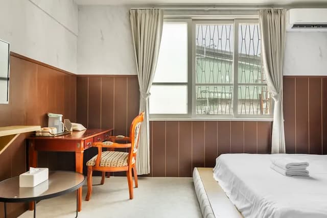 Lane 32-Superior Twin Room-301-5