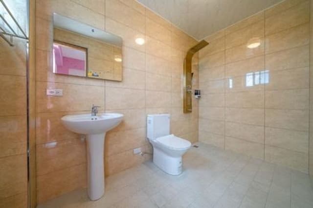 CHING HO YUAN HOUSE-Quadruple Room-302-1