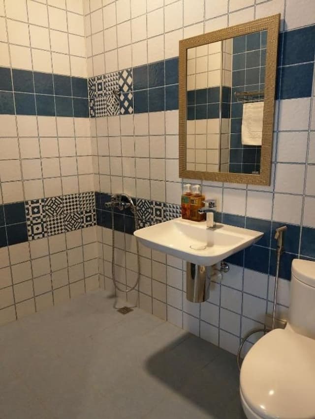 Isvara Inn-Quadruple Room-6