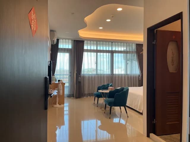 恆春古城旁民宿｜風海山會館-502現代簡約雙人房（大雙人房小陽台）-2