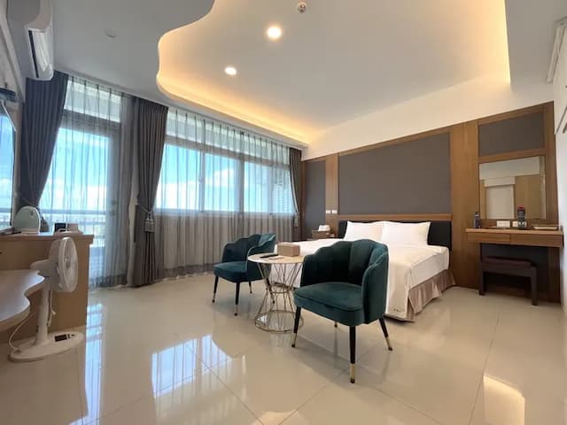 恆春古城旁民宿｜風海山會館-502現代簡約雙人房（大雙人房小陽台）-1