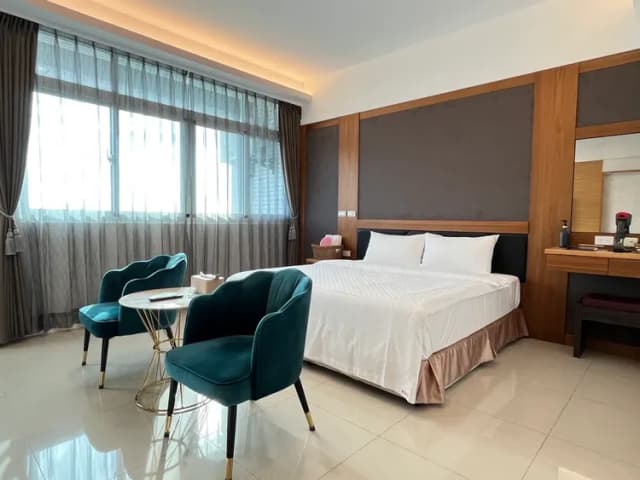 恆春古城旁民宿｜風海山會館-502現代簡約雙人房（大雙人房小陽台）-1