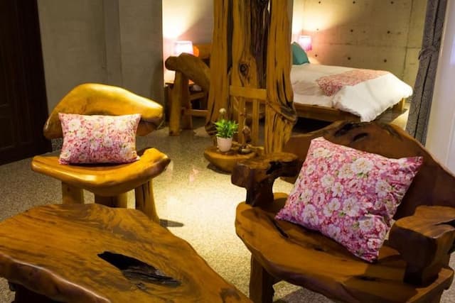 Water Reflected in the Hall-Deluxe Double Room with Bath-3