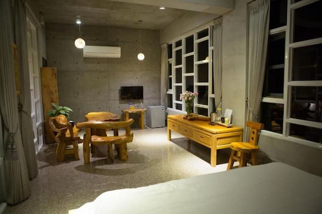 Water Reflected in the Hall-Deluxe Double Room with Bath-3