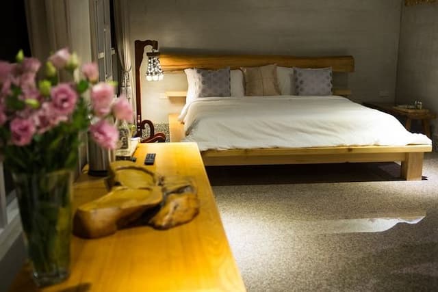 Water Reflected in the Hall-Deluxe Double Room with Bath-4