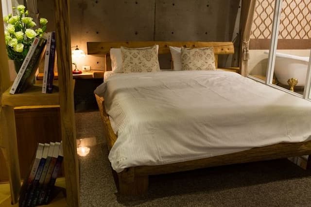 Water Reflected in the Hall-Deluxe Double Room with Balcony-4