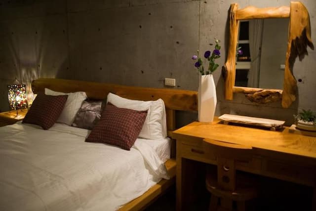 Water Reflected in the Hall-Deluxe Double Room with Bathtub-3