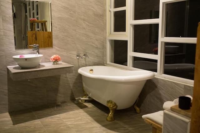 Water Reflected in the Hall-Deluxe Double Room with Bathtub-6
