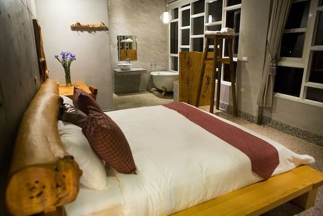 Water Reflected in the Hall-Deluxe Double Room with Bathtub-2