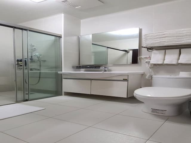 Happy Casa Resorts-Deluxe Suite, 3 bedroom suite, 1 King bed, 4 single beds, balcony-10