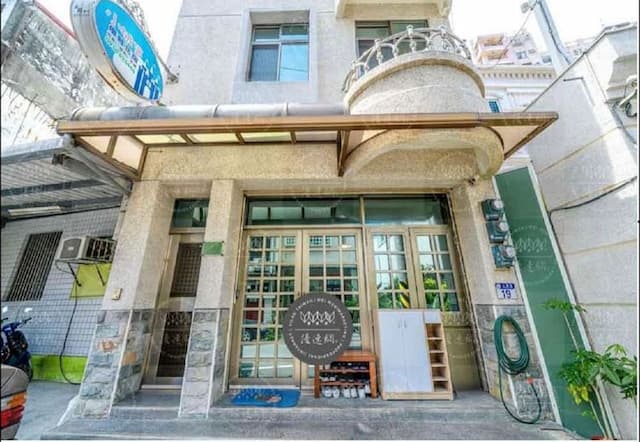 Small Castle Downtown Bed and Breakfast-Economy double room with external bathroom-1