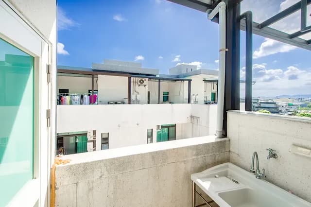 Mico Homestay-Deluxe Double Room with Balcony-8