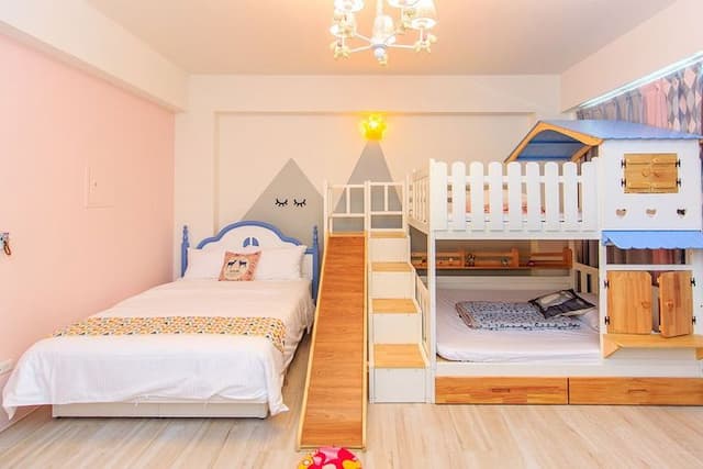 斑鳩小鎮親子民宿 l 10-28人宜蘭包棟  | 滑梯房-22人包棟 | 雙人房*1四人房*3八人房*1-1